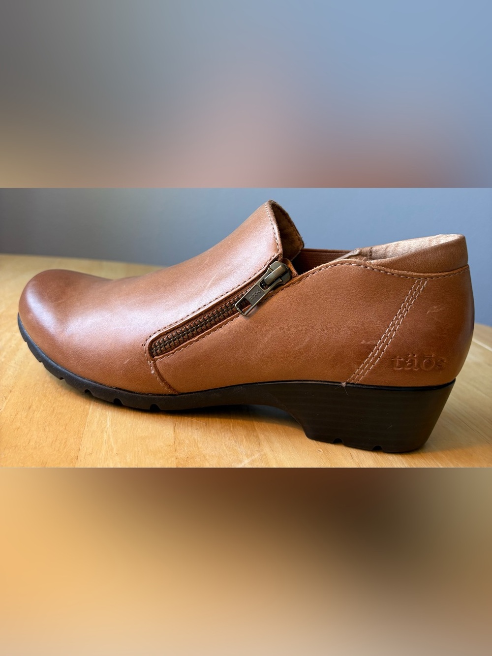 TAOS NWOT Daily Ankle Boot in Caramel Leather YKK Zip-Accent 1.5” Block Heel 7.5 - Picture 7 of 14
